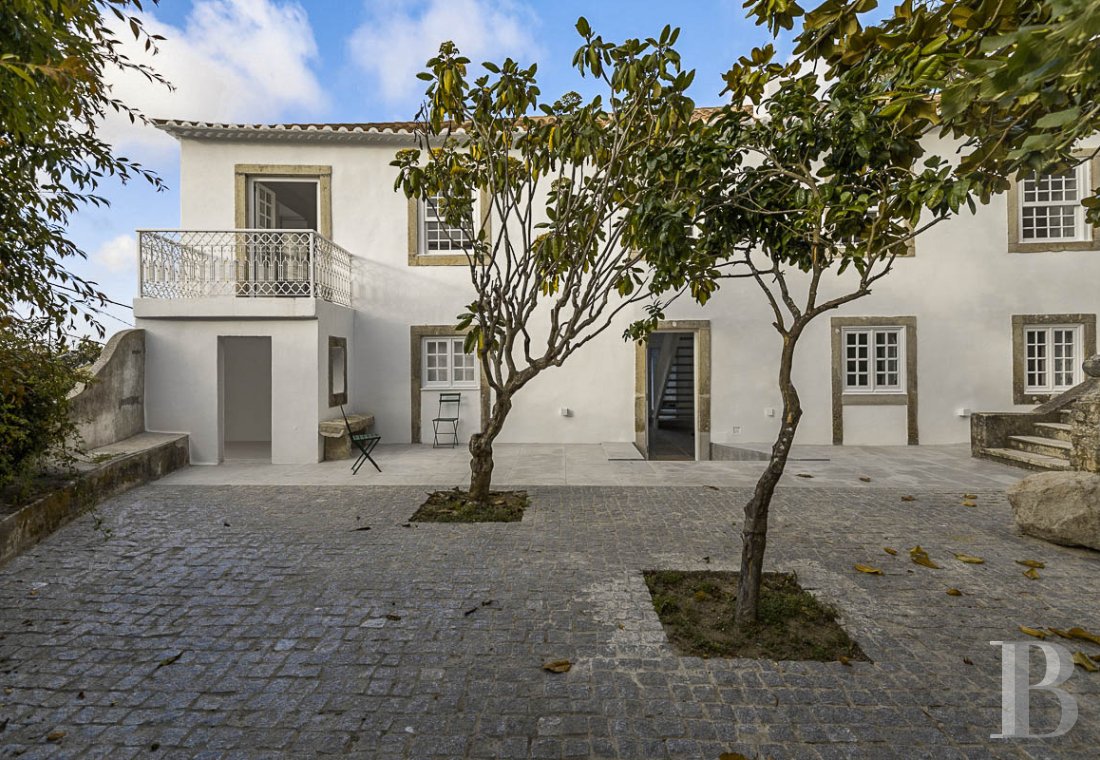 A proximité de Lisbonne, à l’entrée du parc naturel de Sintra-Cascais, une maison de village avec jardin, terrasses et patios - photo  n°4